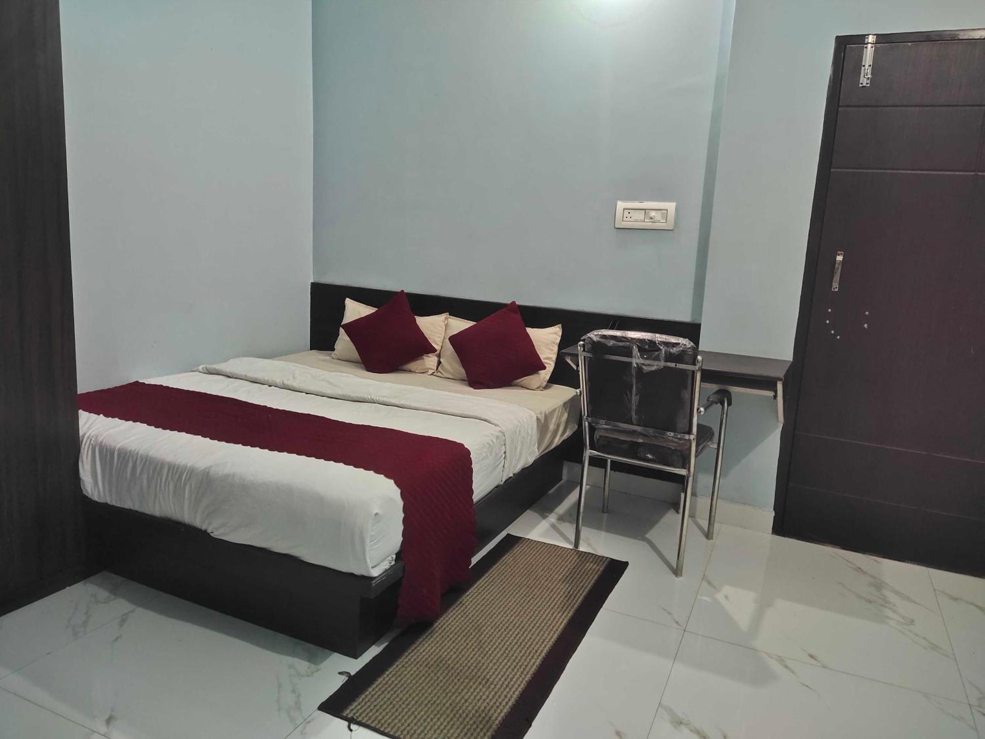 Hotel O Home Aditya Inn Suits Homestay Ayodhya Exterior foto